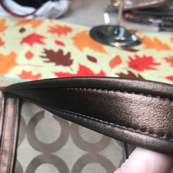 Breathtaking Coach Poppy Signature Bag, EUC! Exterior is spotless! - Picture 14 of 16